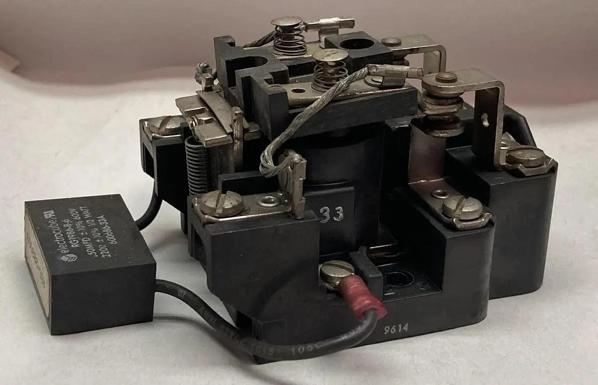 Used RELIANCE ELECTRIC 600686-33V Miscellaneous Equipment (Electrical & Power) | Surplus Asset Holdings #1195485