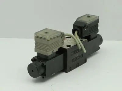 Moog HPN 676775 WE43P06C06PC0BN Directional Control Valve 24V
