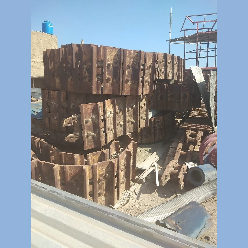 Tracks with Chains for Komatsu D375 Dozer