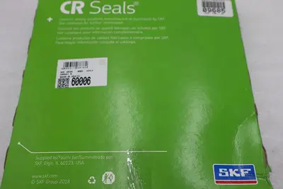 NEW IN BOX 60006 - CR Seals STOCK 5672A