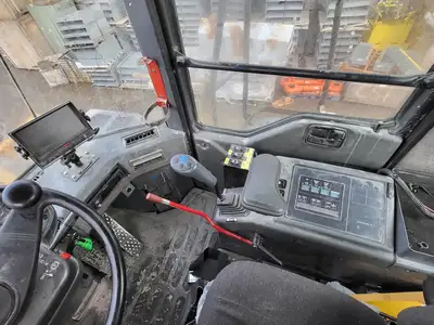 USED 2001 KOMATSU WD600-3