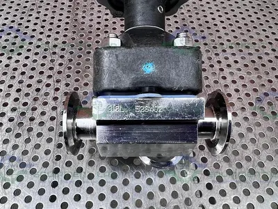 USED ITT PURE FLO 3-WAY 1-316L-RA20MAX-CWP150 DIAPHRAGM VALVE W/ 1" SANITARY FITTING