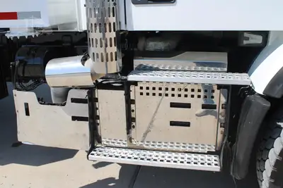 Used 2019 VOLVO VHD64B200 Vacuum Truck Texas US | Roll Off Truck World #1492017