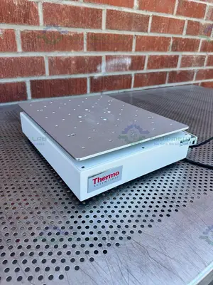 Used THERMO MAXQ 2000 BENCHTOP CO2 RESISTANT SHAKER 88881101 W/ THERMO CONTROLLER Shakers California US | Equipment Lab #1302397