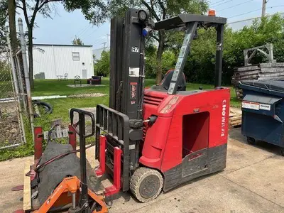 Used RAYMOND 425C35TT 3-Wheel Stand up Electric Counterbalance Forklifts Illinois US | Somerset Equipment Sales #1546211