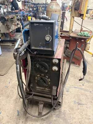 2004 THERMAL ARC ARCMASTER 400 MST Welders | ListingHippo (2)