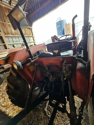 1988 Case International 585 tractor with loader | Iron Listing (20)