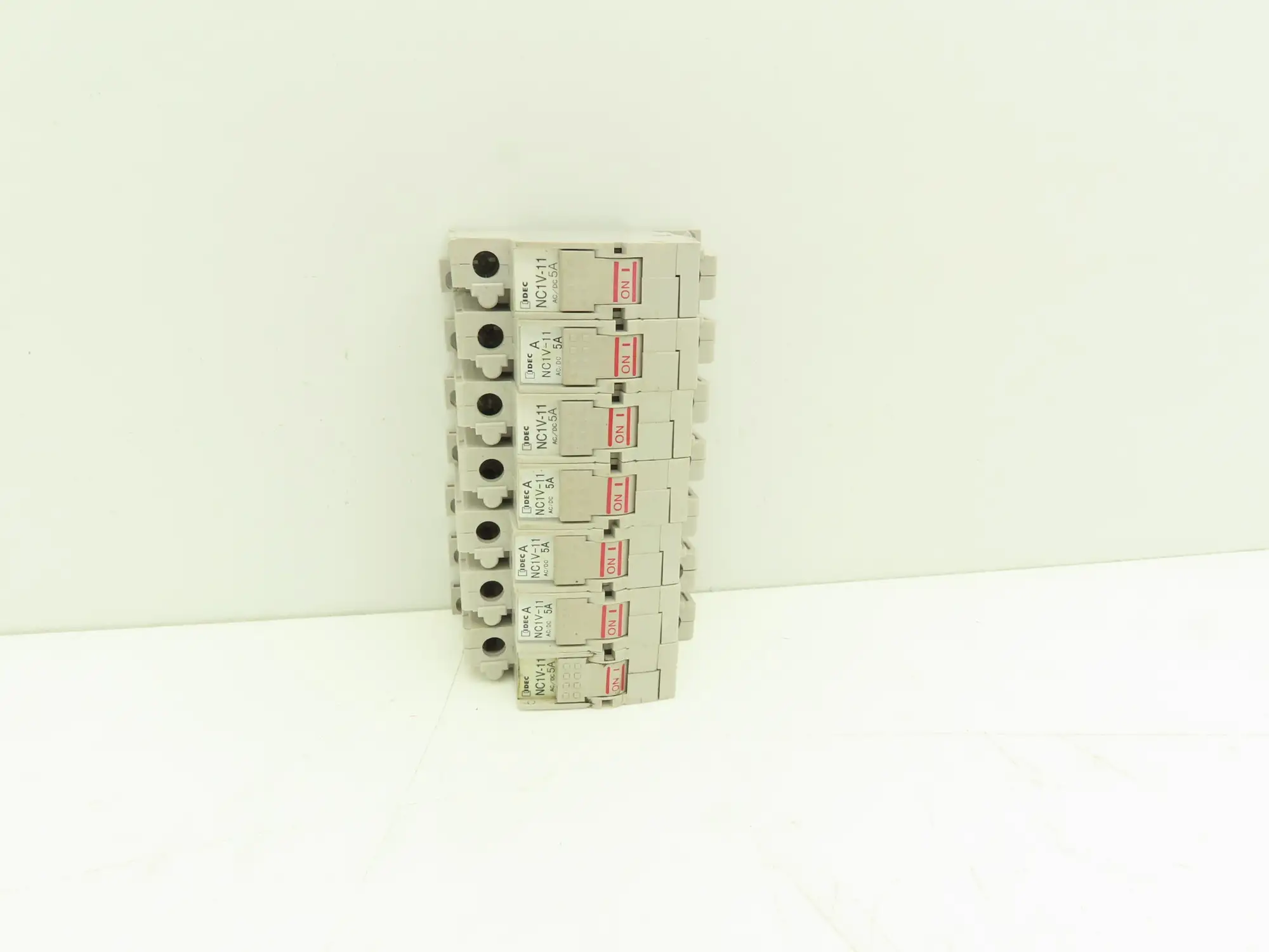 IDEC NC1V-1100 5 Amp Circuit Protector 1 Pole A Curve 250VAC/65VDC Lot of 7