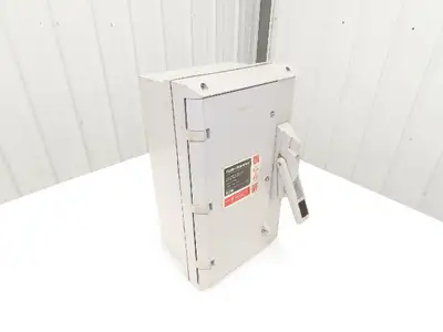 Eaton Cutler Hammer DH361FCK Fusible Disconnect Switch Non-Metallic 30A 600V 3P