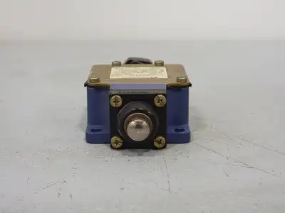 USED TELEMECANIQUE XCKL110
