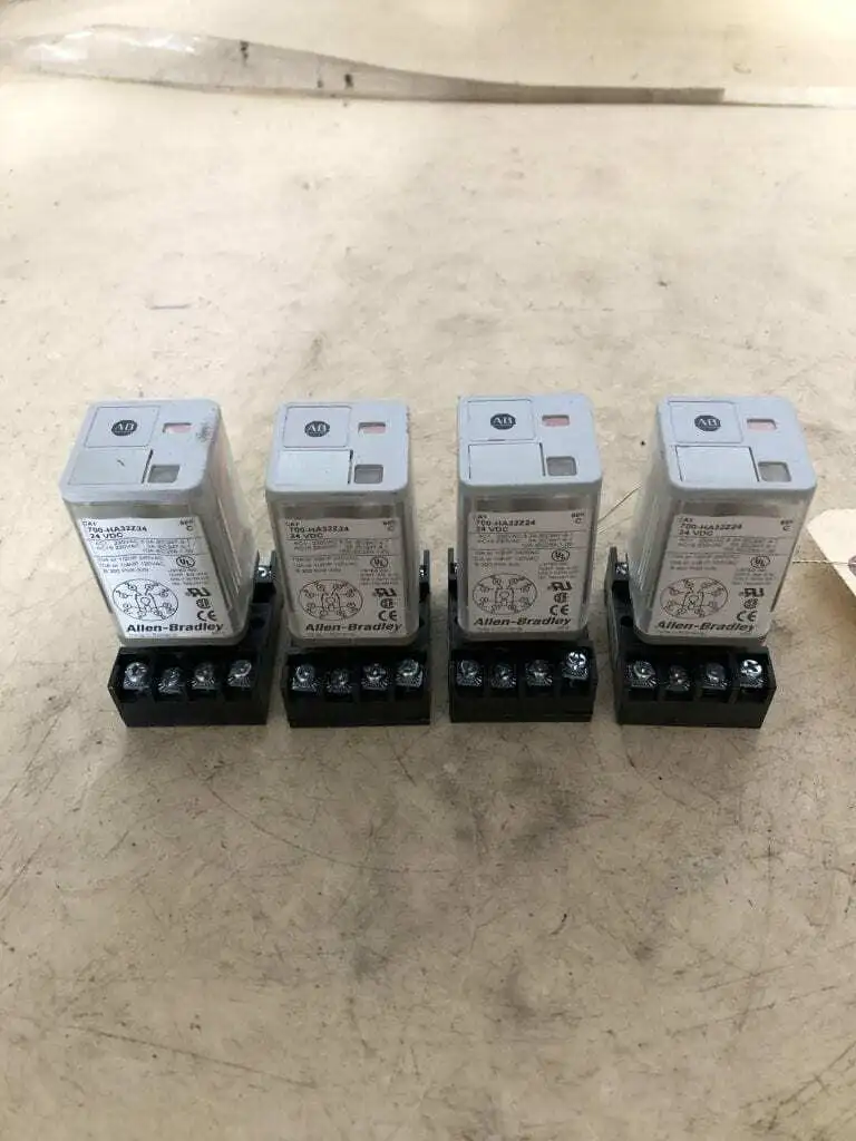 Allen Bradley 700-HA32Z24 General purpose  Relay w/ Base Lot of 4