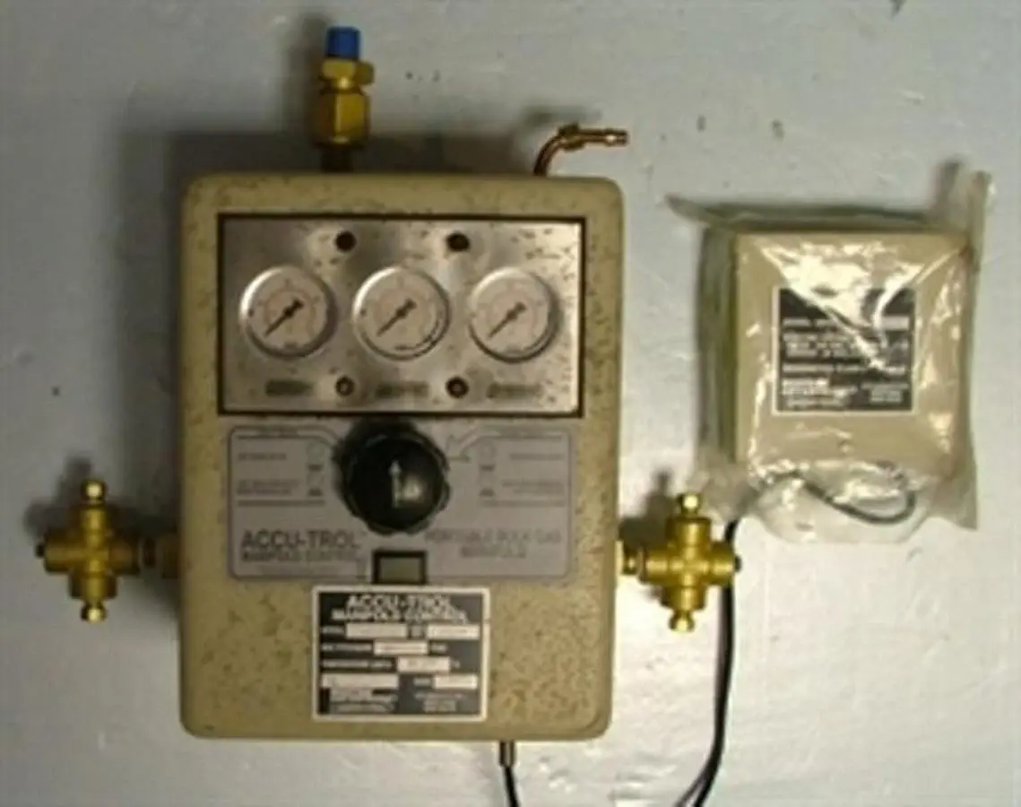 QTY. 1. WESTERN ENTERPRISES ACCU-TROL MANIFOLD CON...
