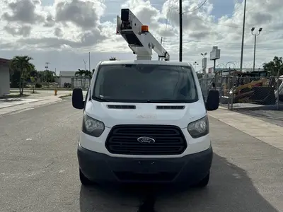 Used 2017 VERSALIFT VANTEL29NE-01 Bucket (boom) trucks Florida US | Truck and Van Outlet #1509195