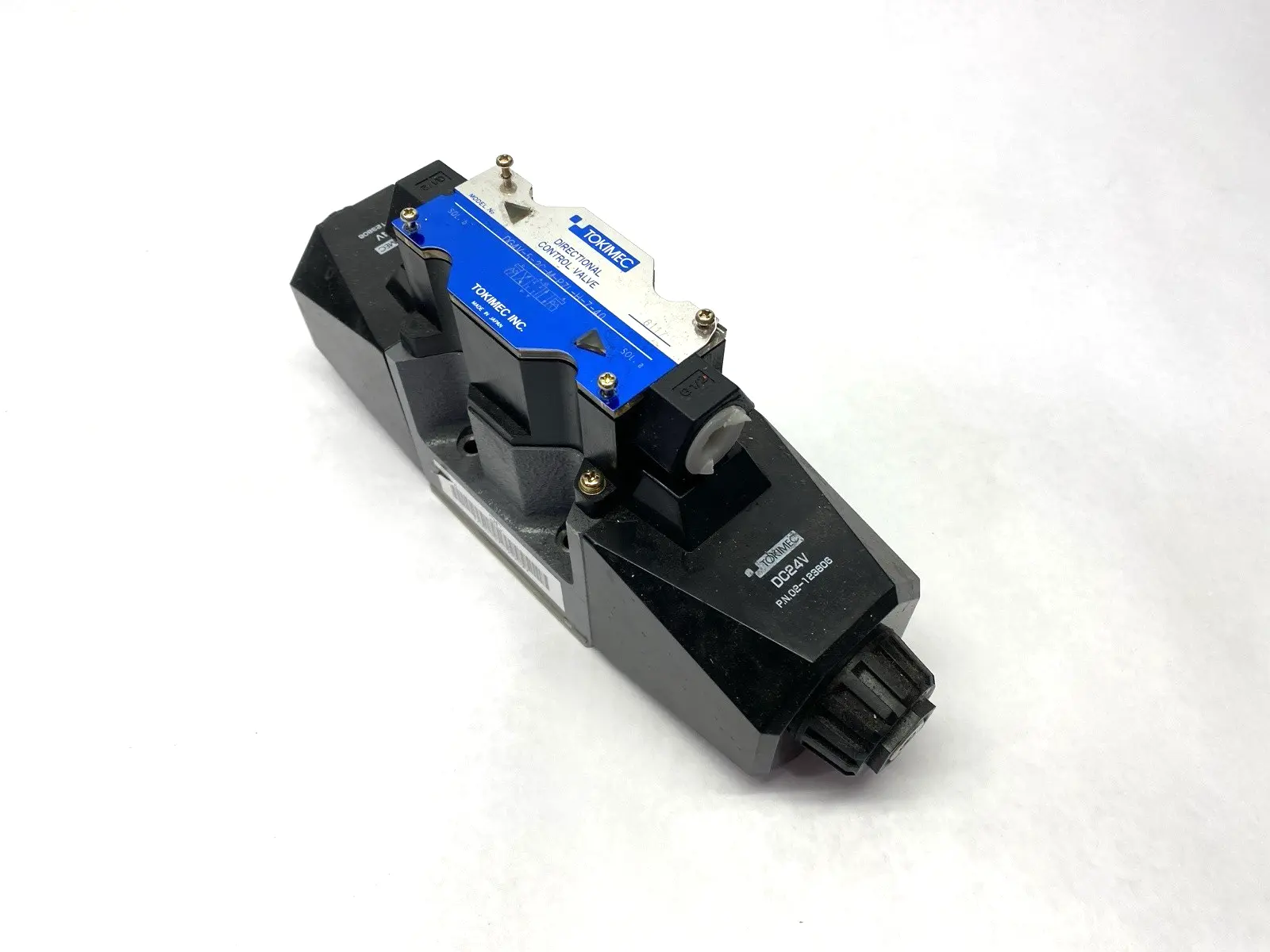 USED TOKIMEC SOLENOID HYDRAULIC DIRECTIONAL CONTROL VALVE