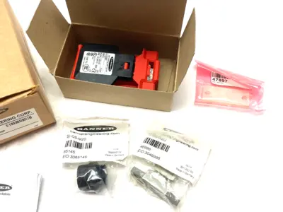 USED BANNER ENGINEERING COMPACT FLAT-PACK SAFETY SWITCH HORIZONTAL RADIUS