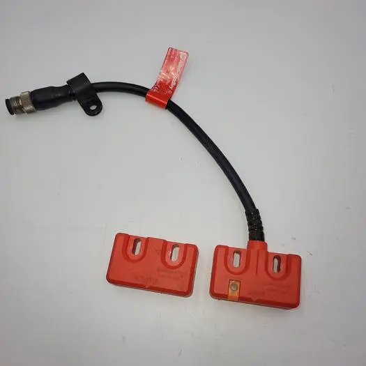 Used ALLEN BRADLEY ALLEN BRADLEY 440N-Z21W1PH NON-CONTACT INTERLOCK SWITCH, MAGNETICALLY CODED Switch Parts | ND Industrial Surplus #1211454