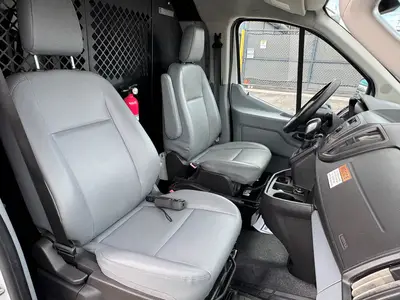 Used 2017 VERSALIFT VANTEL29NE-01 Bucket (boom) trucks Florida US | Truck and Van Outlet #1509195