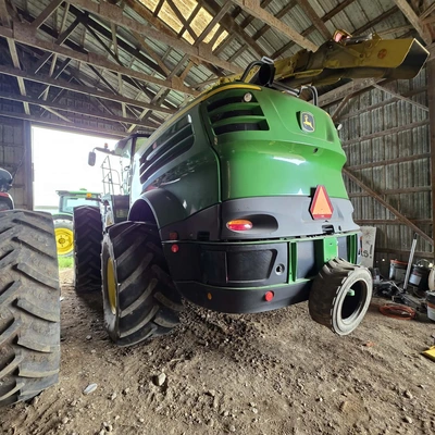 JOHN DEERE 8800 chopper | Iron Listing (4)