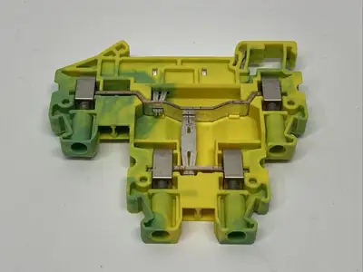 UTTB 4-PE,3044759 | Phoenix Contact UTTB 4-PE Ground Terminal Block Green/Yellow 3044759 LOT OF 4 - Used