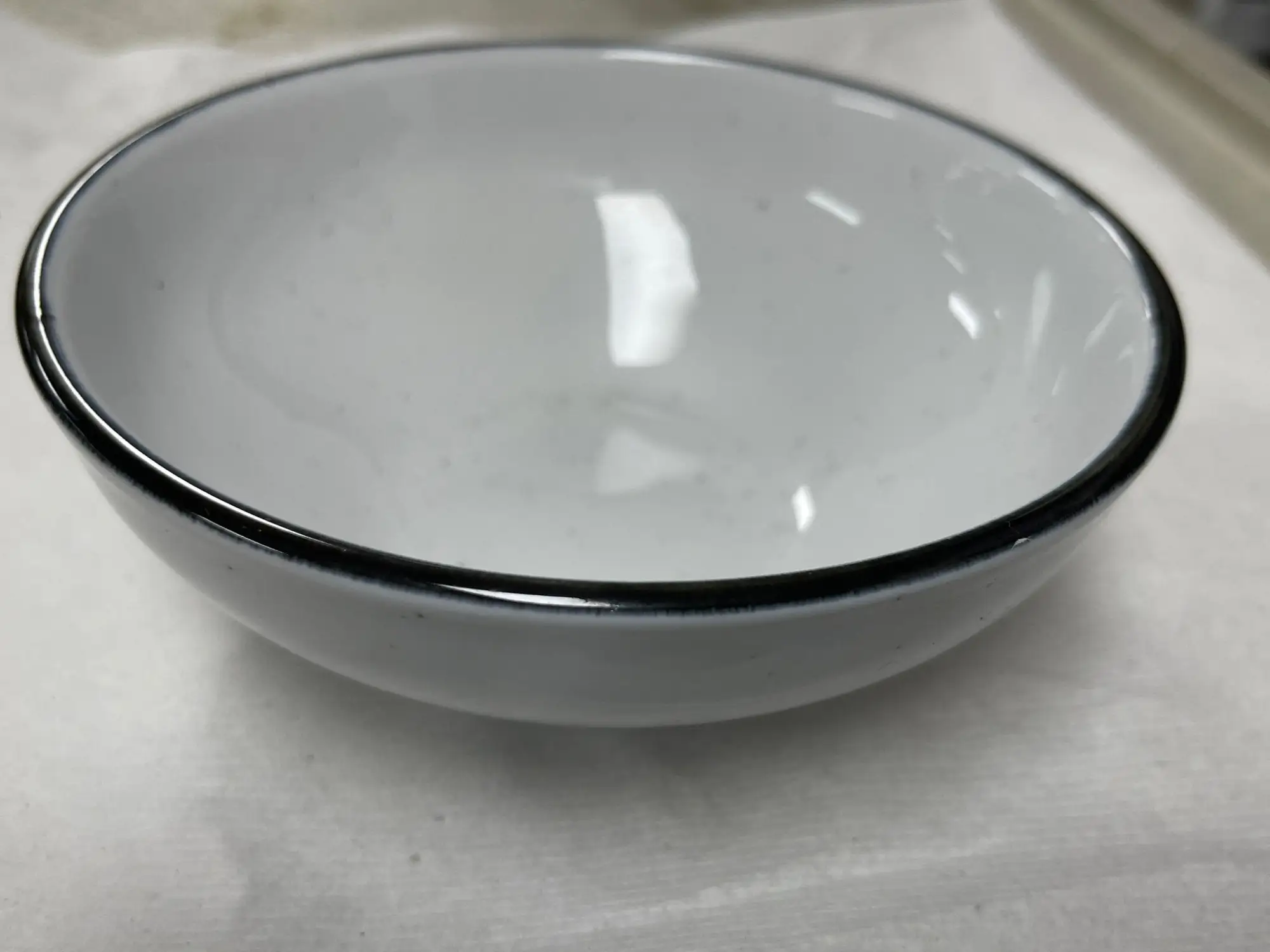 Used Tuxton Used Tuxton 5-3/4" Round Ceramic 16oz Bowl - WO1 Smallwares Illinois US | Falcon Restaurant Supply #1375416