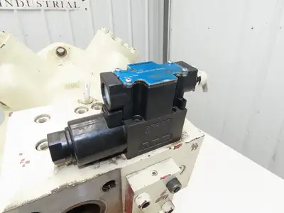Staffa Kawasaki SB508V2-100/65-128-BEJX1 Radial Piston Hydraulic Motor 2-5/8"