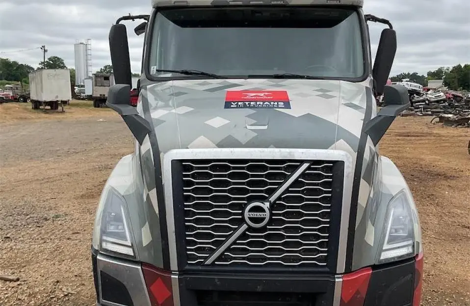 USED 2019 VOLVO VNL64T760