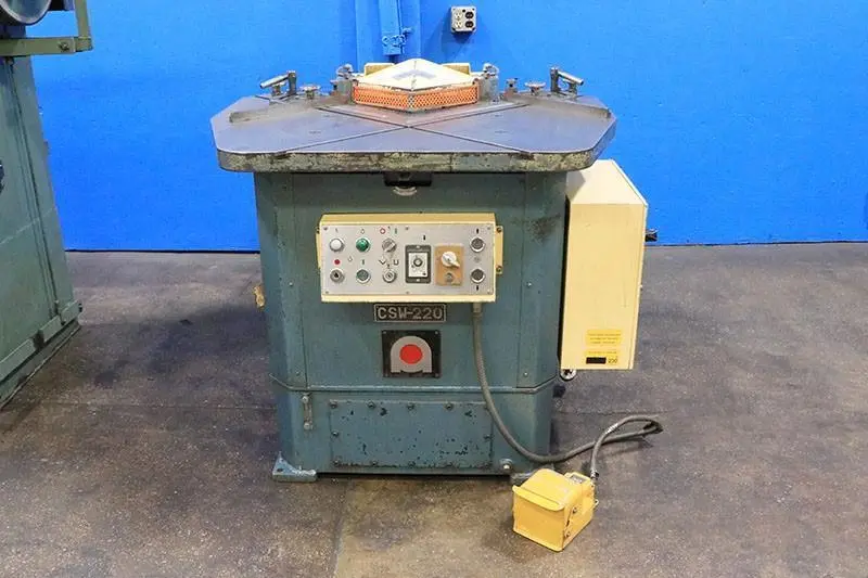 8-5/8" x 8-5/8" X 1/8" AMADA Notcher, Model CSW-220