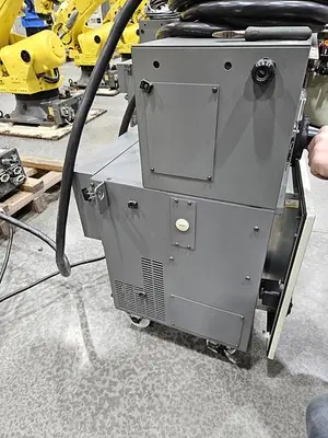 USED 2015 FANUC R-2000IC/210F