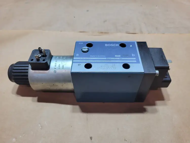 Used BOSCH 0 810 001 947 Parts (Hydraulics and Pneumatics) British Columbia CA | Lenmark #1440826
