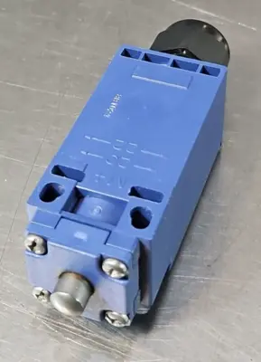 Schneider-Square D XCKN2110G11 Plunger Switch loc4B9