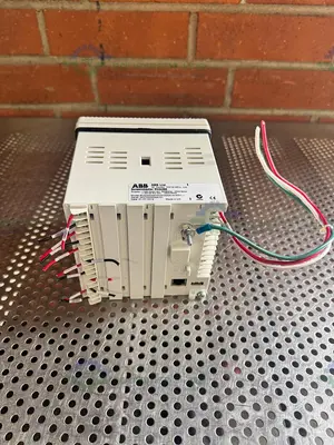 Used ABB SCREENMASTER RVG200 TOUCHSCREEN PAPERLESS RECORDER Electronics & Components California US | Equipment Lab #1424383