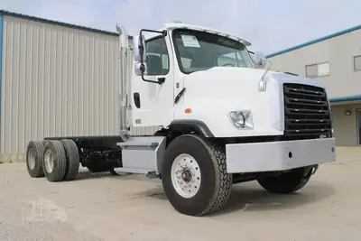 Used 2019 FREIGHTLINER 114SD Cab Chassis trucks Texas US | Roll Off Truck World #1491769