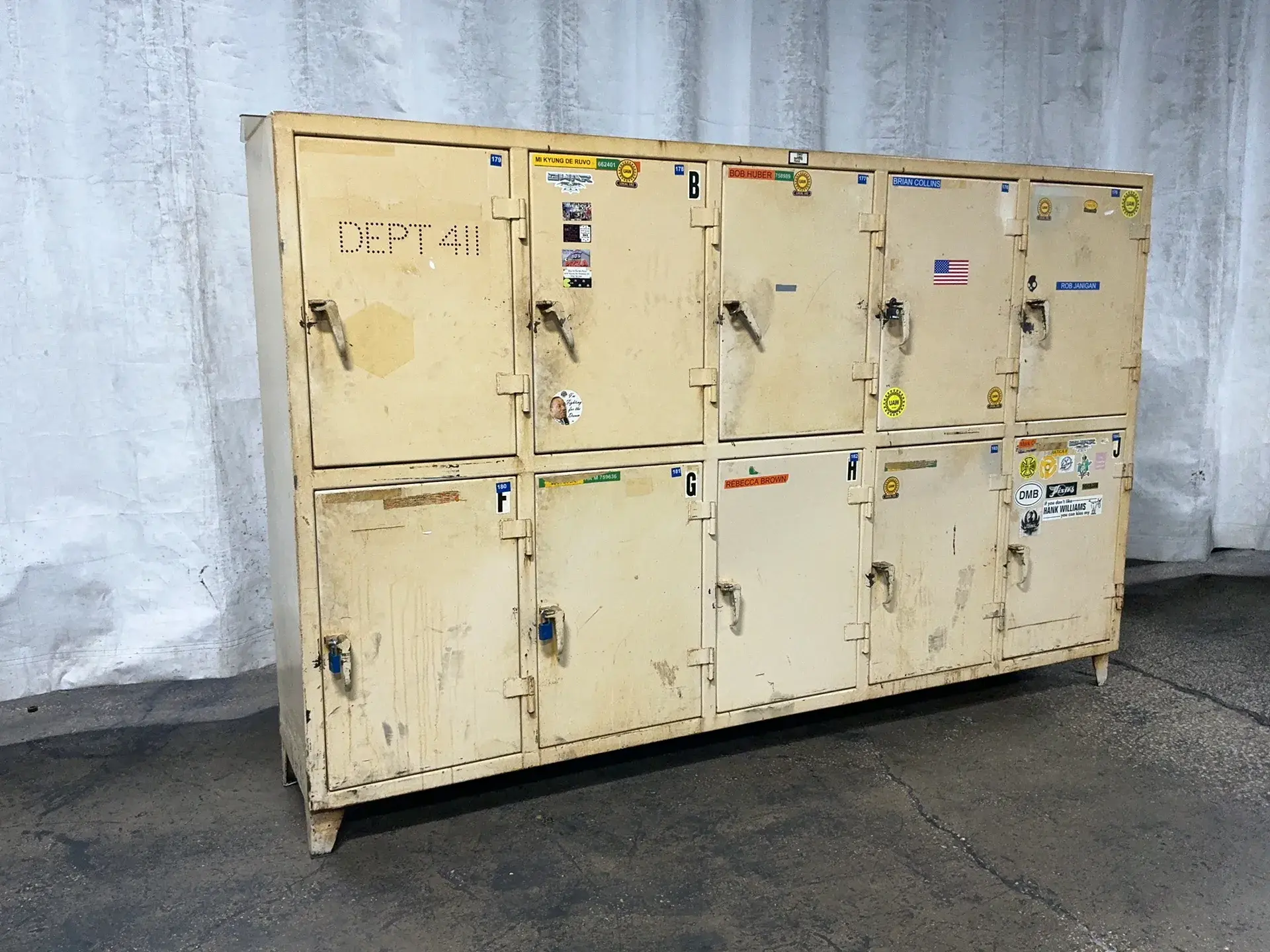 Used STRONG HOLD _UNKNOWN_ Cabinets Ohio US | HGR 24 #1358061