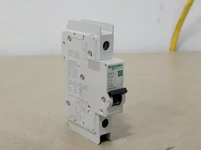 NEW SCHNEIDER ELECTRIC M9F42115