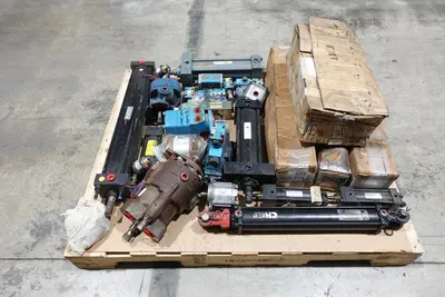 PALLET OF ASSORTED HYDRAULIC REPLACEMENT PARTS