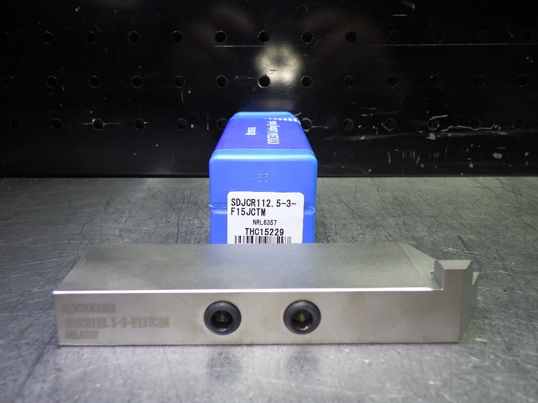 Kyocera 93 Deg Coolant Thru Lathe Tool Holder 1.37"x.621" Shank SDJCR112.5-3-F15JCTM (LOC310)