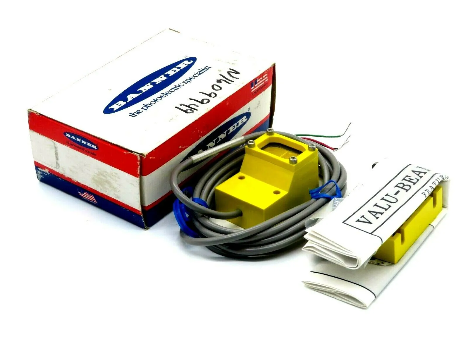 NEW BANNER ENGINEERING SM81RSR PHOTOELECTRIC LED SENSOR