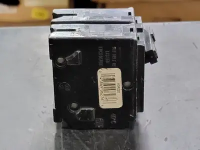 USED SQUARE D HOM220