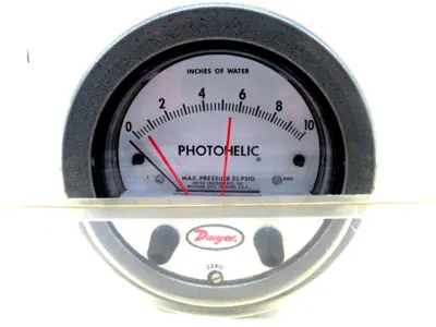 NEW DWYER A-3000 DIFFERENTIAL PRESSURE SWITCH A3000 TYPE 2