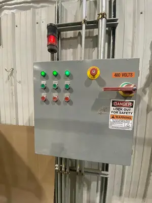 COMBINATION POWER BELT CONVEYORS & CHAIN-DECKS MATERIAL-HANDLING SYSTEM