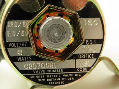 Honeywell Skinner C2D700SF Solenoid Valve 2-Way NC 120V 130 PSI 1/8" NPT
