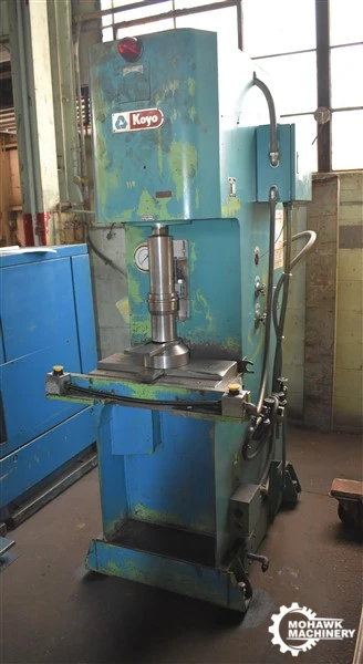 5 TON TAWA ”DHK5AS” FLOOR STANDING C-FRAME HYDRAULIC PRESS w/VICKERS HYDRAULICS - PRESSURE GAUGE