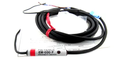 NEW KEYENCE EM-030P PROXIMITY SWITCH EM030P