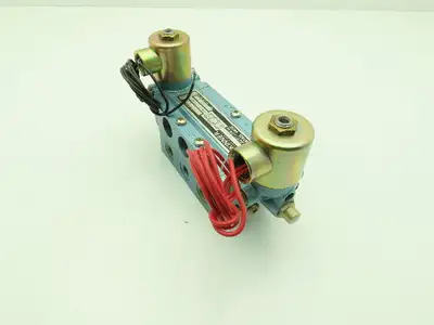 Skinner S3SSJDL2 Directional Control Valve 5-Way 3 Pos 120V 1/4" NPT
