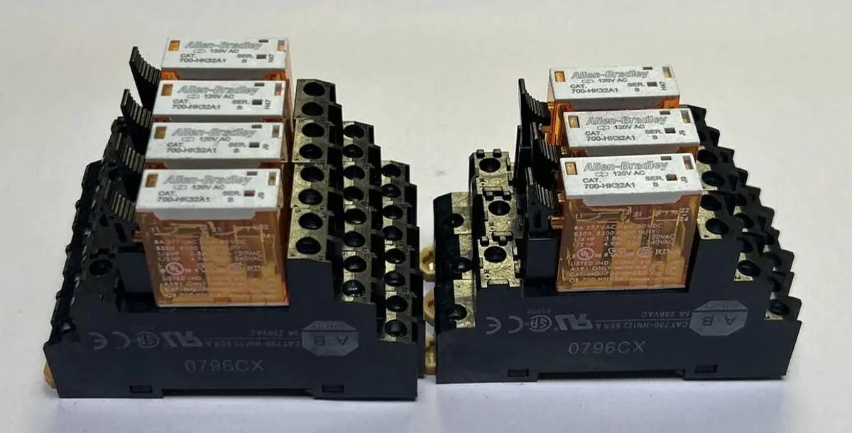 USED ALLEN-BRADLEY 700-HN122
