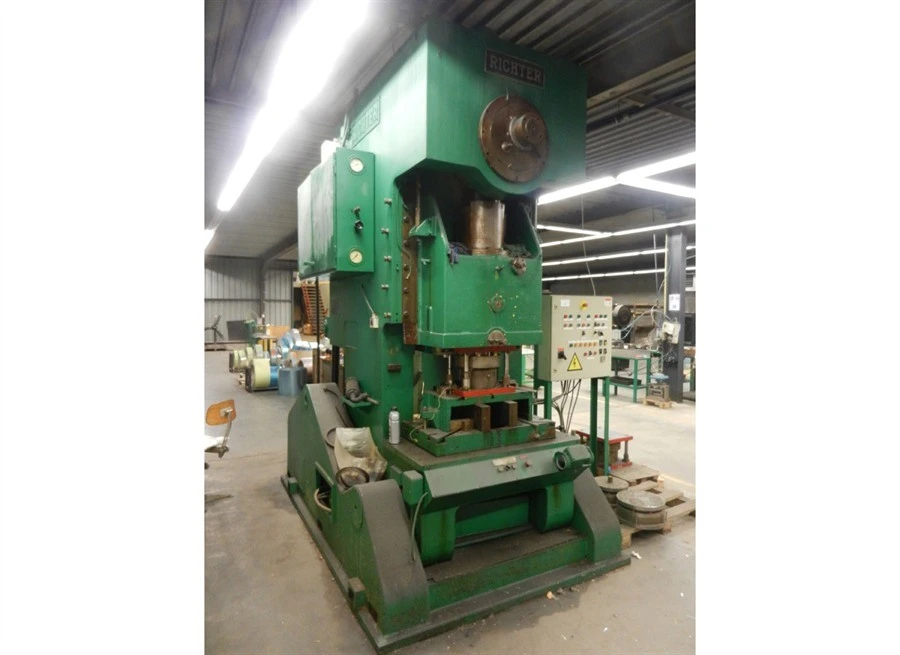 USED ADAM RICHTER 150 TON