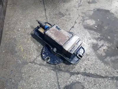 6.5" Vise