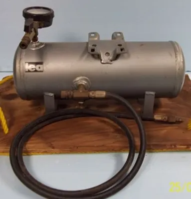 QTY. 1. IEA AIR TANK 17"X6" DIAMETER 0-200 PSI GAU...