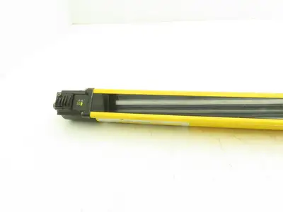 Allen Bradley 440L-T4J0480YD Light Curtain Guardmaster Transmitter Ser A Rev A