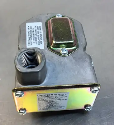 BARKSDALE D1T-B3SS-UL Pressure Or Vacuum Actuated Switch 6D